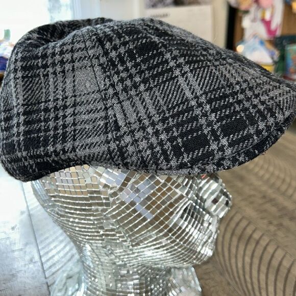 Woolrich Est 1830 Classic Plaid Poly Wool Blend 📄Pageboy/girl snap 🫰 rim cap🧢 - Picture 4 of 17